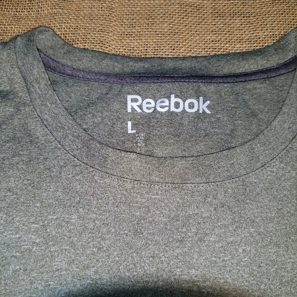 Reebok tee - Picture 3 of 6